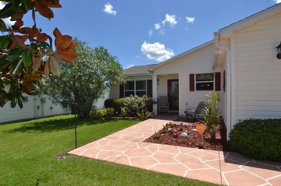 The Best Neighborhoods Inside The Villages, FL for Location & Amenities